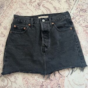 Levi’s Icon Skirt Black Denim Mini Skirt 25